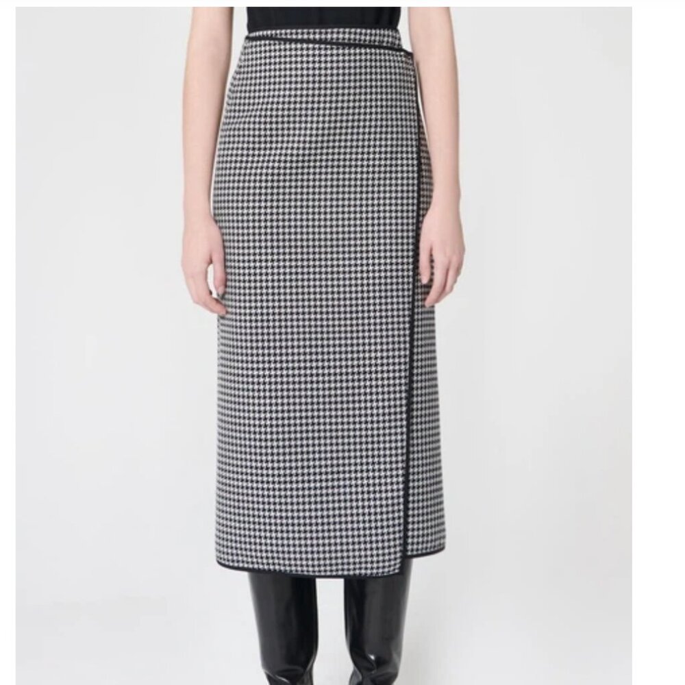 Escada Houndstooth Skirt Size 40 - NWT